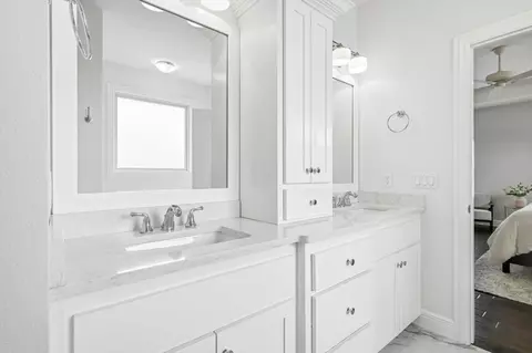 Bath - 4702 Cobble Creek Dr, Springfield, MO 65809 photo 3 of 8
