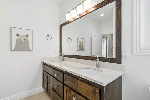 Bath - 4702 Cobble Creek Dr, Springfield, MO 65809 photo 6 of 8