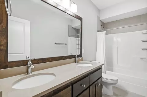 Bath - 4702 Cobble Creek Dr, Springfield, MO 65809 photo 8 of 8