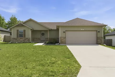 108 E Rosalie St, Strafford, MO 65757
