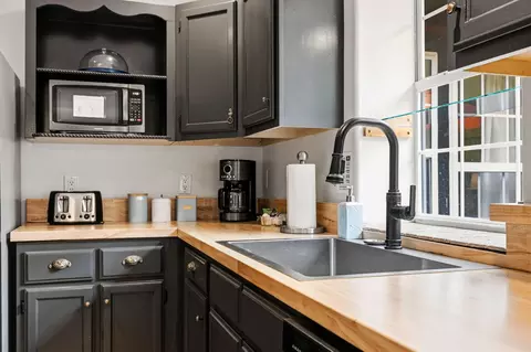 Kitchen - 26809 Apache Ln, Shell Knob, MO 65747 photo 4 of 7