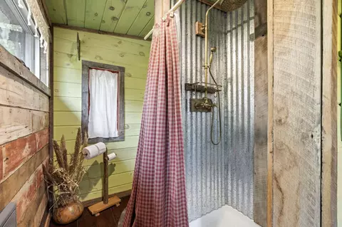 Bath - 26809 Apache Ln, Shell Knob, MO 65747 photo 6 of 7