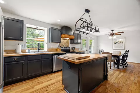 Kitchen - 26809 Apache Ln, Shell Knob, MO 65747 photo 5 of 7