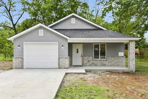 3016 W Chestnut St, Springfield, MO 65803