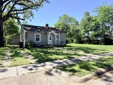 112 E Anderson St, Aurora, MO 65605