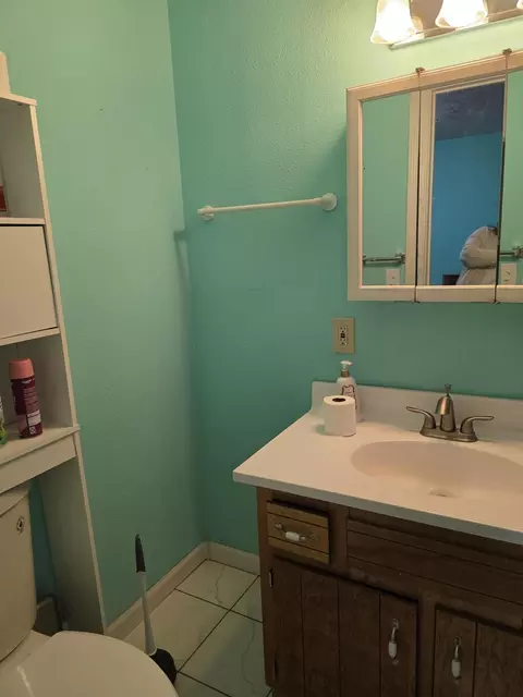 Bath - 1511 W Berkeley St, Springfield, MO 65807 photo 3 of 3