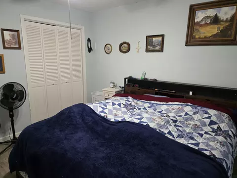 Bedroom - 1511 W Berkeley St, Springfield, MO 65807 photo 3 of 4