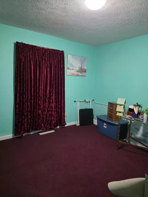 Bedroom - 1511 W Berkeley St, Springfield, MO 65807 photo 2 of 4
