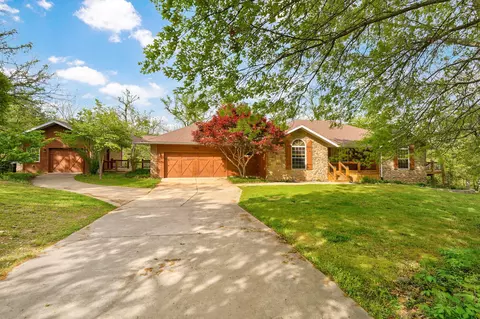 1763 Yoachum Dr, Nixa, MO 65714