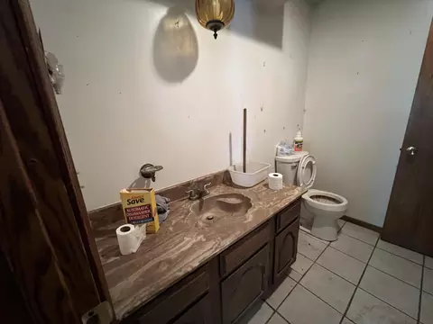 Bath - 9720 E State Highway Dd, Strafford, MO 65757 photo 1 of 4