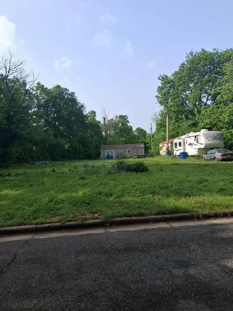 2722 E 8th St, Joplin, MO 64801