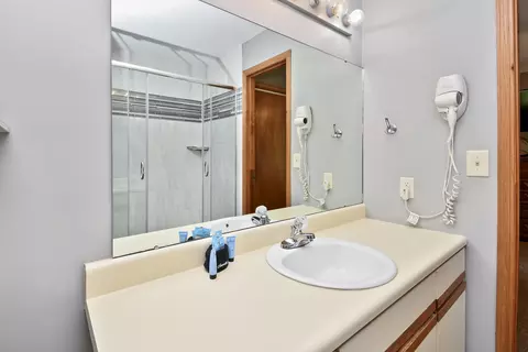 Bath - 267 Bunker Ridge Dr #6, Branson, MO 65616 photo 2 of 3