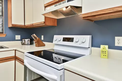 Kitchen - 267 Bunker Ridge Dr #6, Branson, MO 65616 photo 4 of 5
