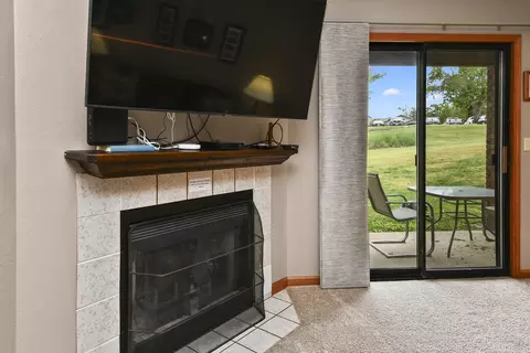 Living - 267 Bunker Ridge Dr #6, Branson, MO 65616 photo 4 of 5