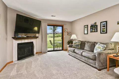 Living - 267 Bunker Ridge Dr #6, Branson, MO 65616 photo 3 of 5