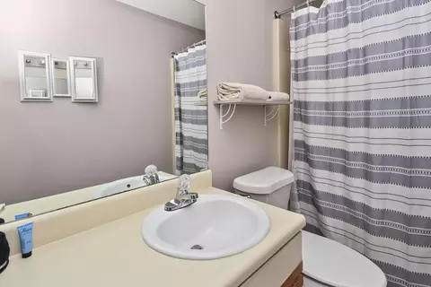 Bath - 267 Bunker Ridge Dr #6, Branson, MO 65616 photo 3 of 3