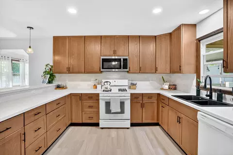 Kitchen - 234 E Branch Rd, Macks Creek, MO 65786 photo 3 of 7