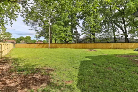 Exterior - 3311 S Graystone Pl, Springfield, MO 65804 photo 6 of 10