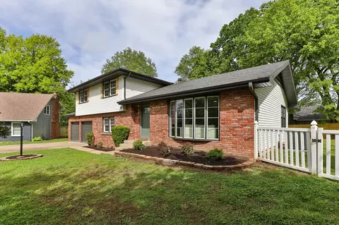 Exterior - 3311 S Graystone Pl, Springfield, MO 65804 photo 2 of 10