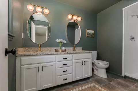 Bath - 3311 S Graystone Pl, Springfield, MO 65804 photo 2 of 2