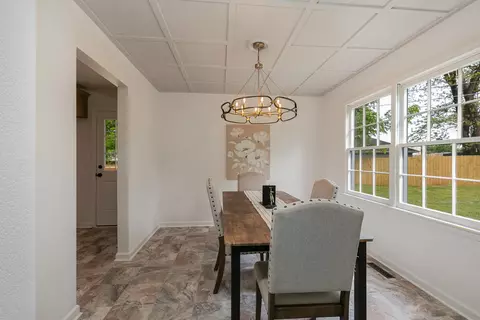 Dining - 3311 S Graystone Pl, Springfield, MO 65804 photo 1 of 2