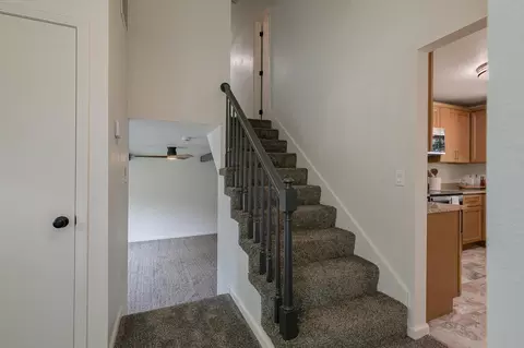 Entry Way - 3311 S Graystone Pl, Springfield, MO 65804 photo 2 of 3