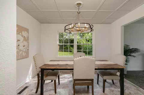 Dining - 3311 S Graystone Pl, Springfield, MO 65804 photo 2 of 2