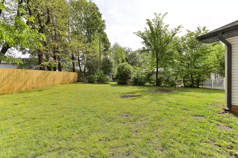 Exterior - 3311 S Graystone Pl, Springfield, MO 65804 photo 8 of 10