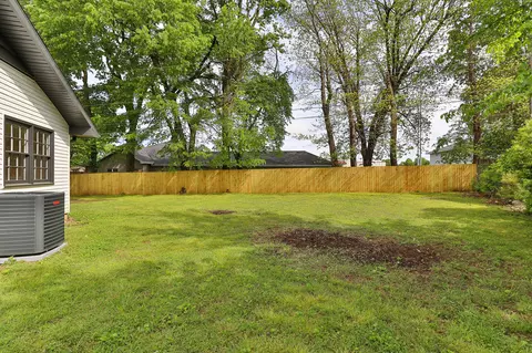 Exterior - 3311 S Graystone Pl, Springfield, MO 65804 photo 9 of 10