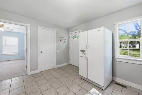 Entry Way - 1617 W Lee St, Springfield, MO 65803 photo 1 of 1