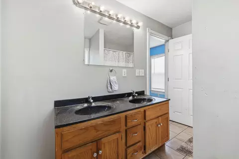 Bath - 1617 W Lee St, Springfield, MO 65803 photo 1 of 2