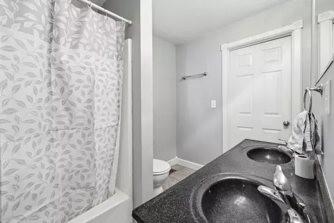 Bath - 1617 W Lee St, Springfield, MO 65803 photo 2 of 2