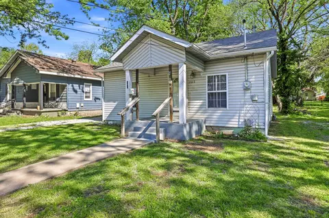 Exterior - 1617 W Lee St, Springfield, MO 65803 photo 2 of 7