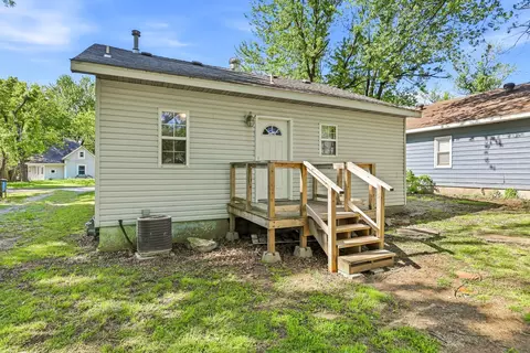 Exterior - 1617 W Lee St, Springfield, MO 65803 photo 4 of 7