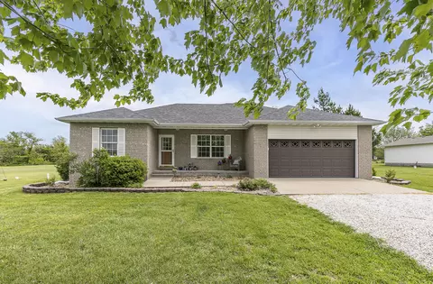 4076 S 97th Rd, Bolivar, MO 65613