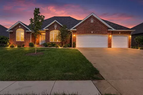 1053 E Lakewood St, Springfield, MO 65810