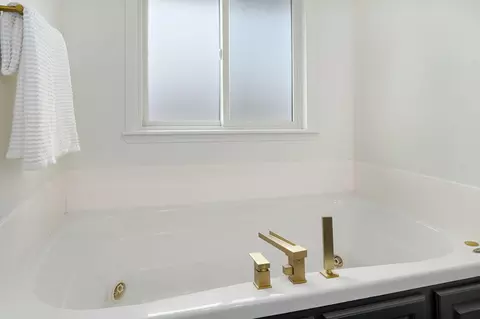 Bath - 506 S Pepperhill Dr, Nixa, MO 65714 photo 4 of 5