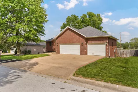 Exterior - 506 S Pepperhill Dr, Nixa, MO 65714 photo 4 of 13