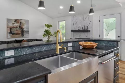 Kitchen - 506 S Pepperhill Dr, Nixa, MO 65714 photo 5 of 8