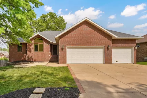 506 S Pepperhill Dr, Nixa, MO 65714