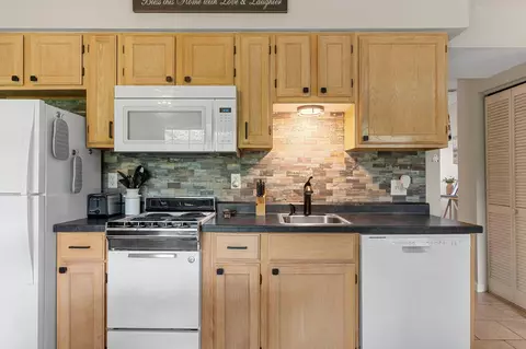 Kitchen - 440 Fall Creek Dr #4, Branson, MO 65616 photo 2 of 2