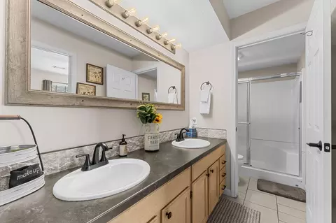 Bath - 440 Fall Creek Dr #4, Branson, MO 65616 photo 1 of 3