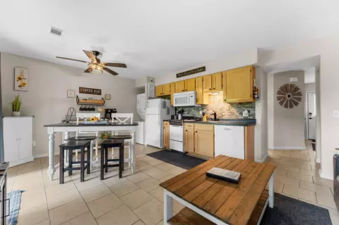 Kitchen - 440 Fall Creek Dr #4, Branson, MO 65616 photo 1 of 2
