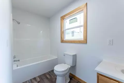 Bath - 483-485 Foxden Dr, Gainesville, MO 65655 photo 2 of 2