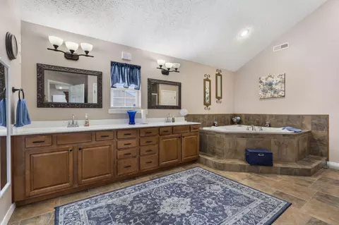 Bath - 3443 W Hestand St, Springfield, MO 65803 photo 1 of 6