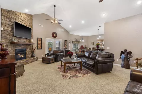 Living - 3443 W Hestand St, Springfield, MO 65803 photo 3 of 4