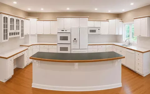 Kitchen - 2016 Timberlake Rd, Branson, MO 65616 photo 3 of 7