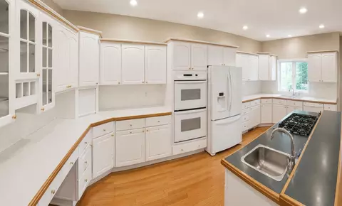 Kitchen - 2016 Timberlake Rd, Branson, MO 65616 photo 1 of 7