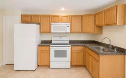 Kitchen - 2016 Timberlake Rd, Branson, MO 65616 photo 6 of 7