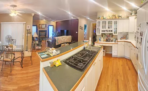 Kitchen - 2016 Timberlake Rd, Branson, MO 65616 photo 3 of 3